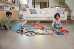 Hot Wheels Track Set With 1 Hot Wheels Car, Adjustable Track That Connects To Other Sets, City Scorpion Flex Attack Playset